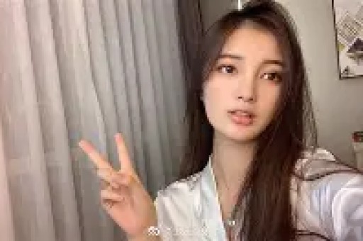 炸裂！司晓迪凌晨甩黑色吊带美照评论区从吃瓜到吐槽吵翻了天